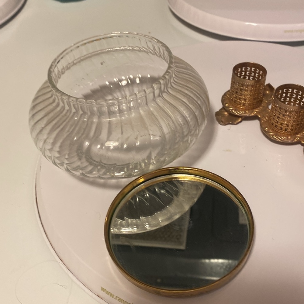 Elegant Gold Filigree Lipstick Holder And Powder Jar with mirror Lid - Picture 2 of 3